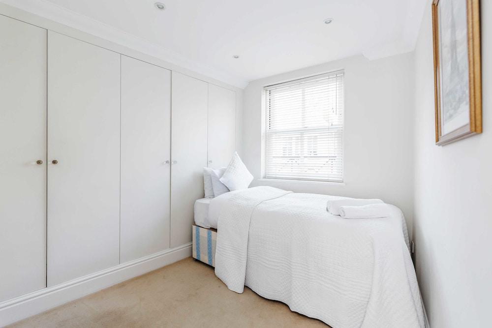 Beautiful House in Heart of Kensington 1