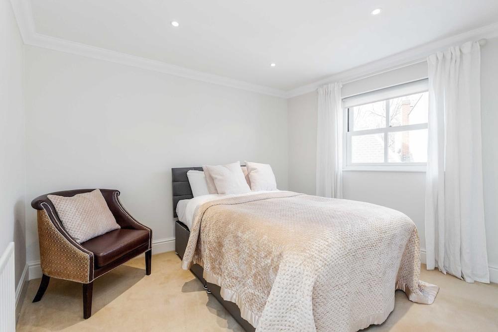 Beautiful House in Heart of Kensington 2