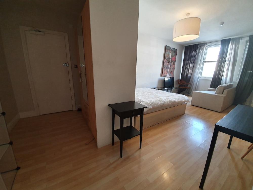 Studio Apartment in South Kensington 6 1