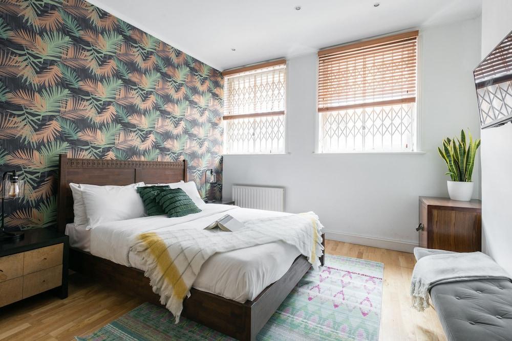 The Bayswater Gardens - Bright & Central 3bdr Home in Bayswater 1
