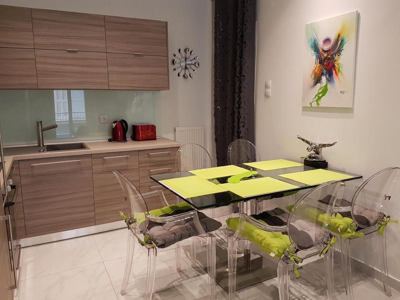 Laura White Tower Apartment 1