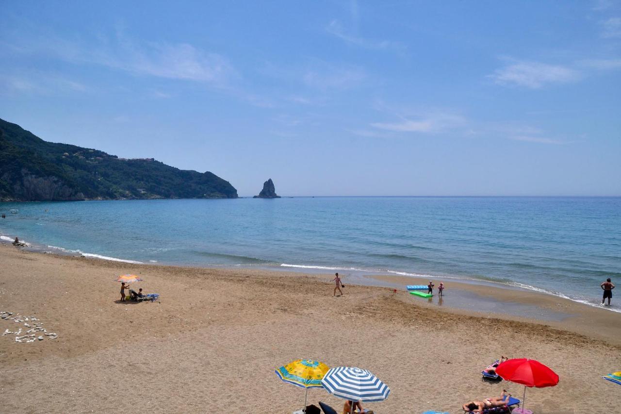 Holiday Studio Apartments Yannis on Agios Gordios Beach in Corfu