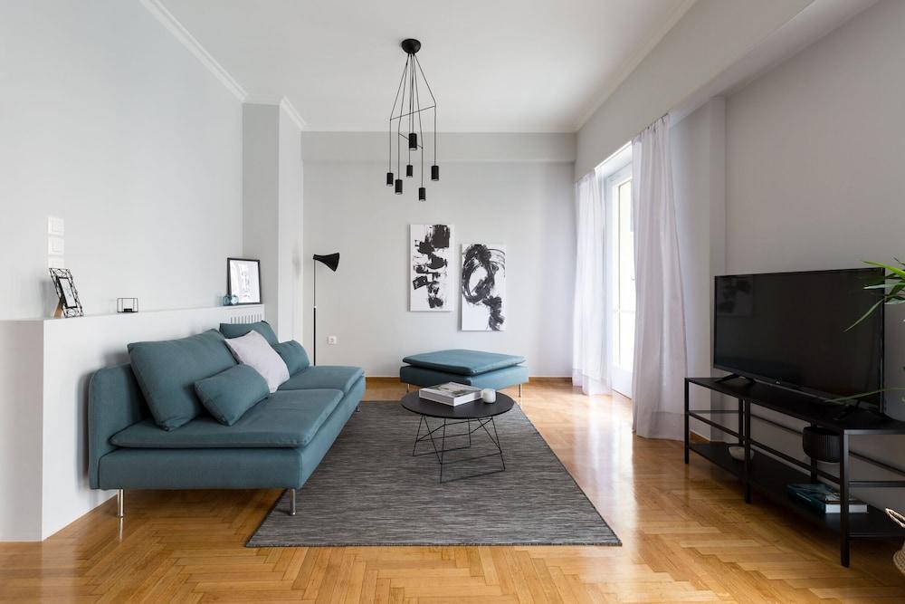 Upstreet Acropolis Core Bright Modern Apt