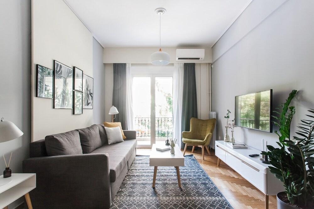 Upstreet Charming & Comfy 2bd Apt-Acropolis