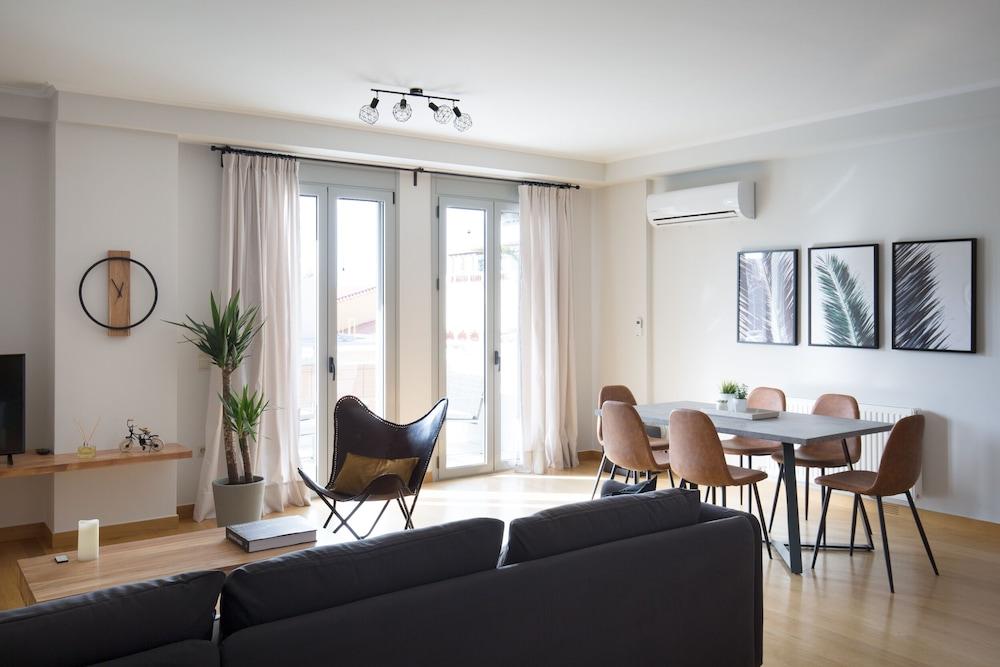 Upstreet Stylish & Spacious 2bd Apt-Thiseio