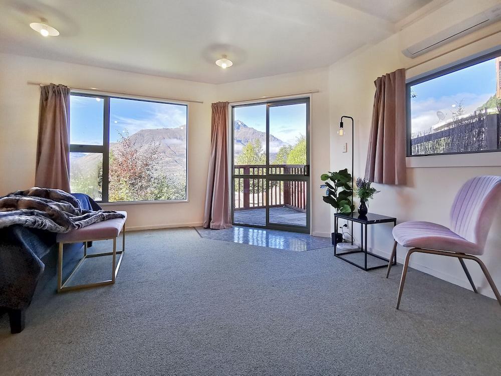 Mountain, Lake, Sun And This Sensational Home 2