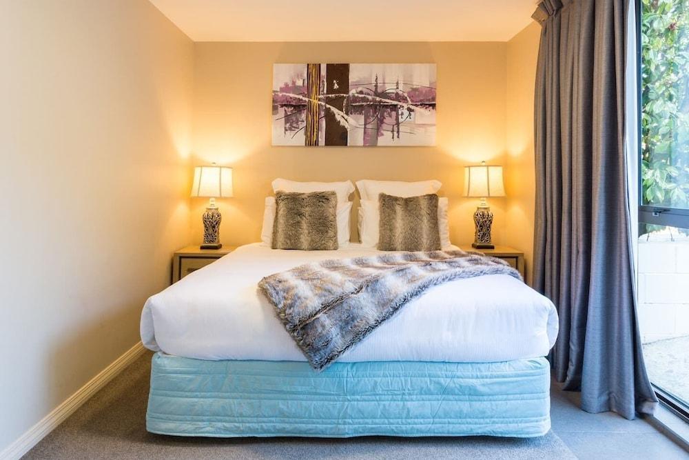 Large Distinctive And Spacious Family Home 2