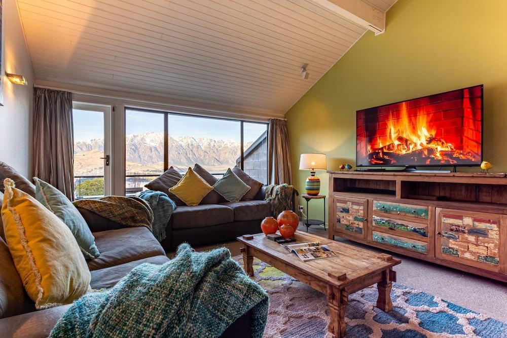 Spacious Lake View Townhouse Alpine Walk To Town