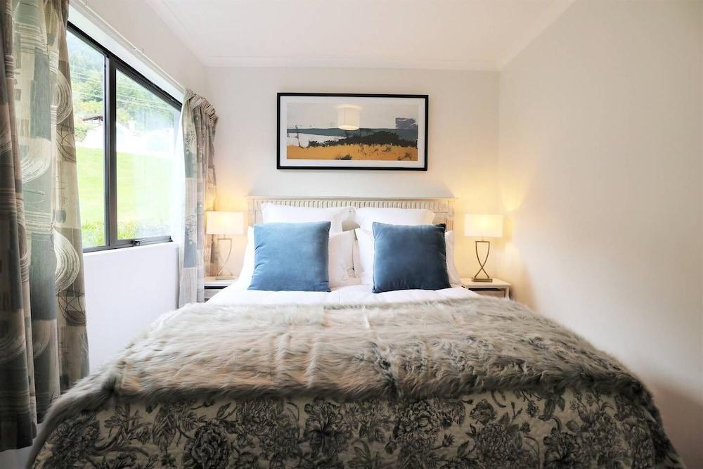 Spacious Lake View Alpine Townhouse Walk To Town 2