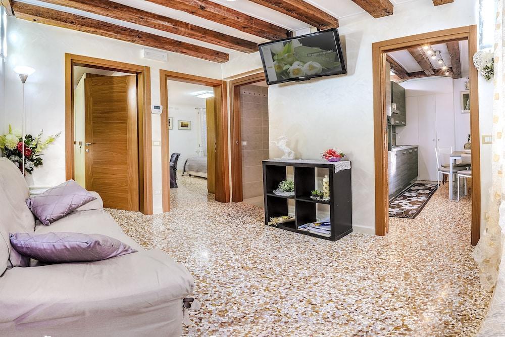 Venice Dream House Tosca
