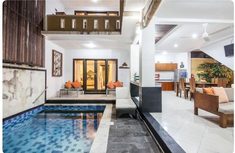 Smv . 8-Br · 8br Pool Prime Area Walk To Beach N Shops Legian
