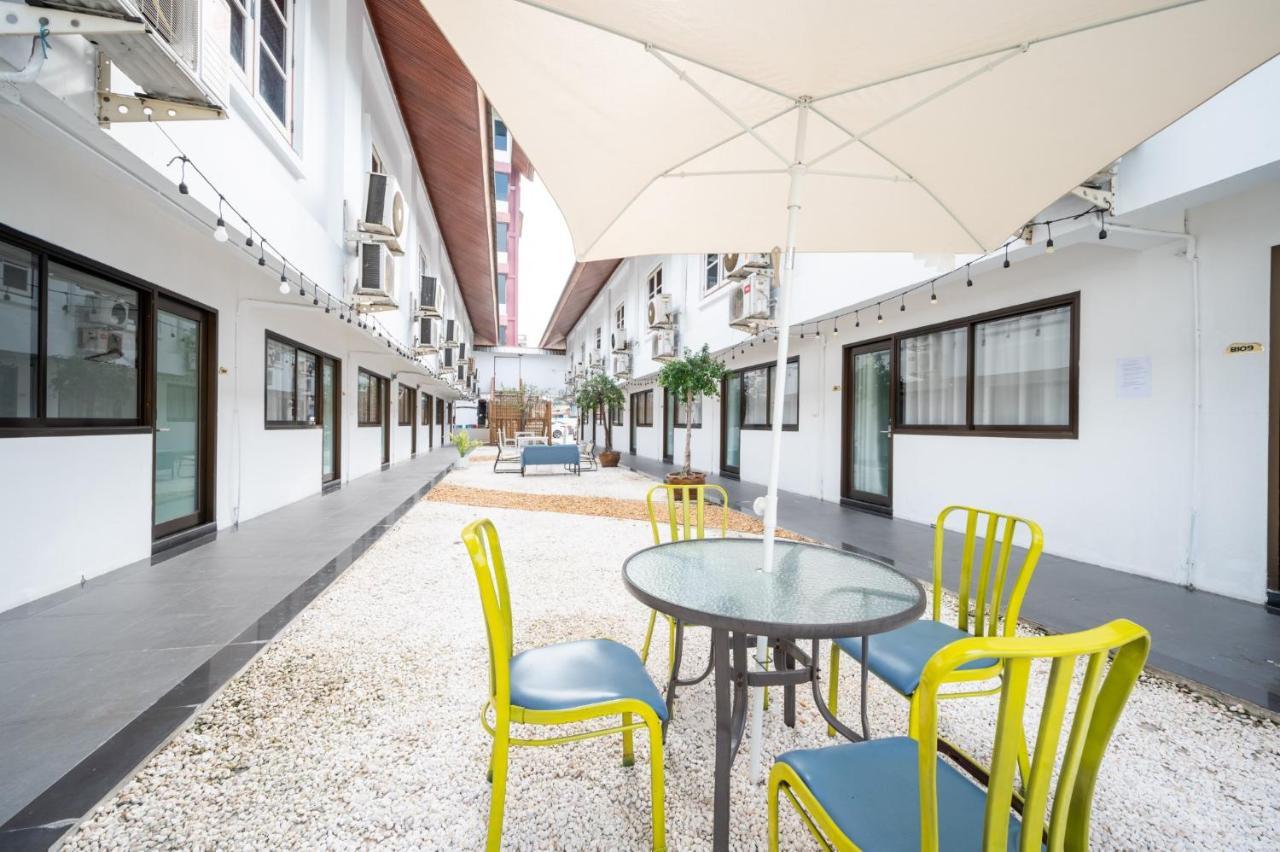 S T Hotel (Shuntai Hotel)