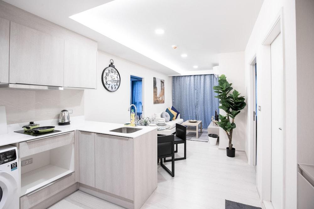 Near Bts Thonglor, Cozy And Comfortable Condo Bkvtara11
