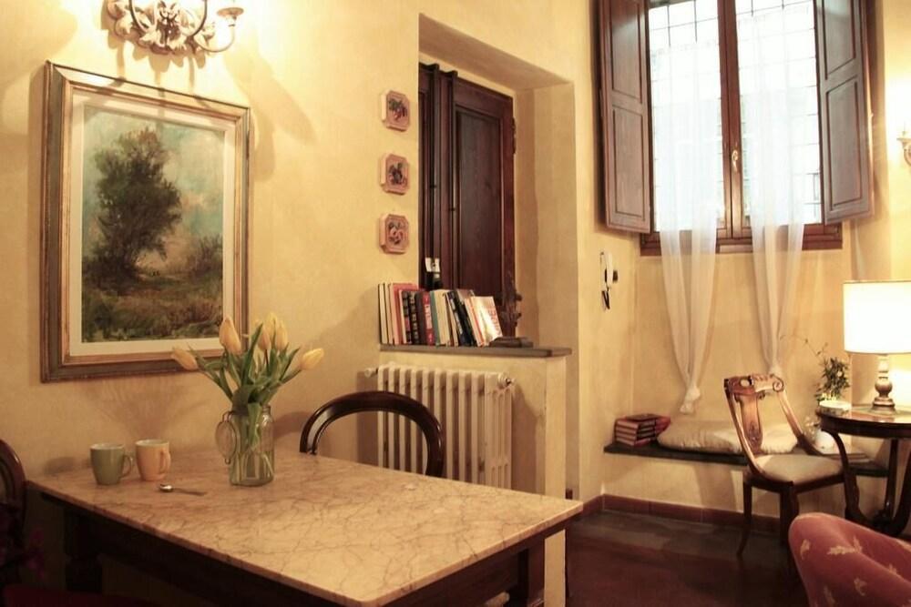 Casa Del Vescovo Authentic 1600's Apt with Stunning Garden And Rooftop 1