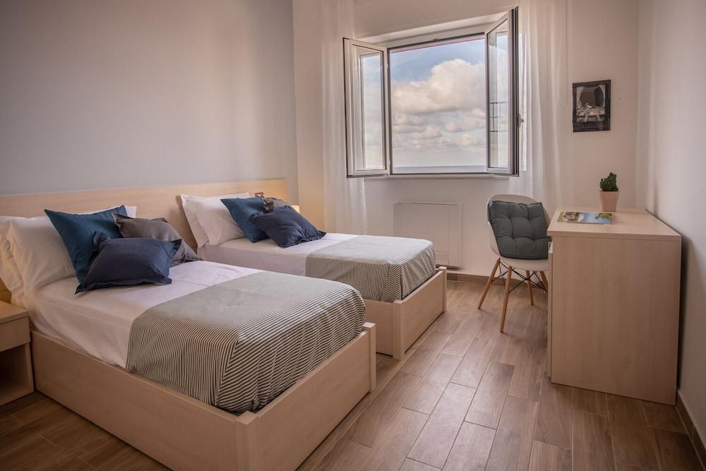 Seaview Rooms in the City Center by Wonderful Italy 1