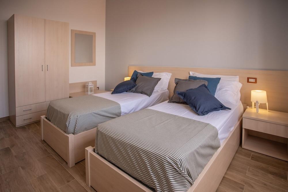 Seaview Rooms in the City Center by Wonderful Italy 2