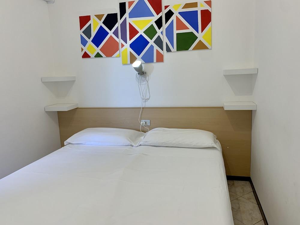 Mamma Ciccia Holiday Home - Front Lake Apartment, Beach And Swimming Pool 2