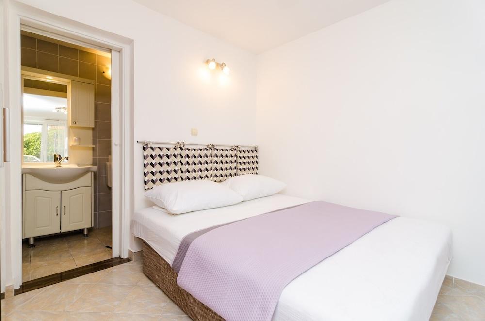 Marastina Suites