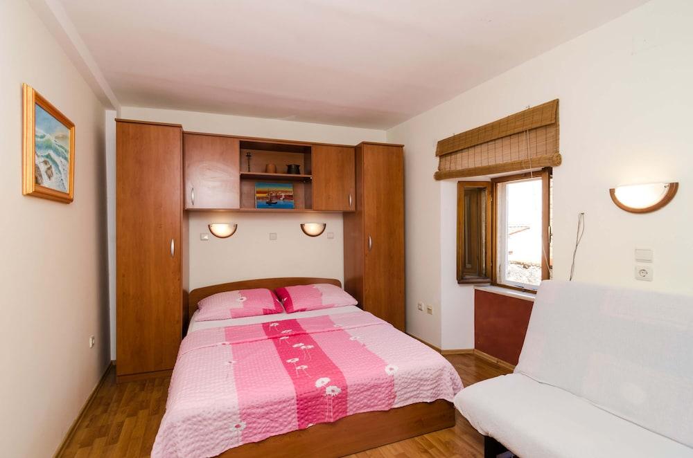 Studios Loncarica 1
