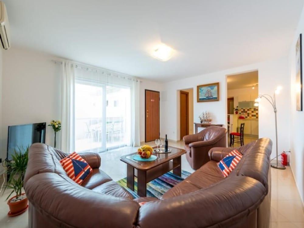 Feel Good Apartment