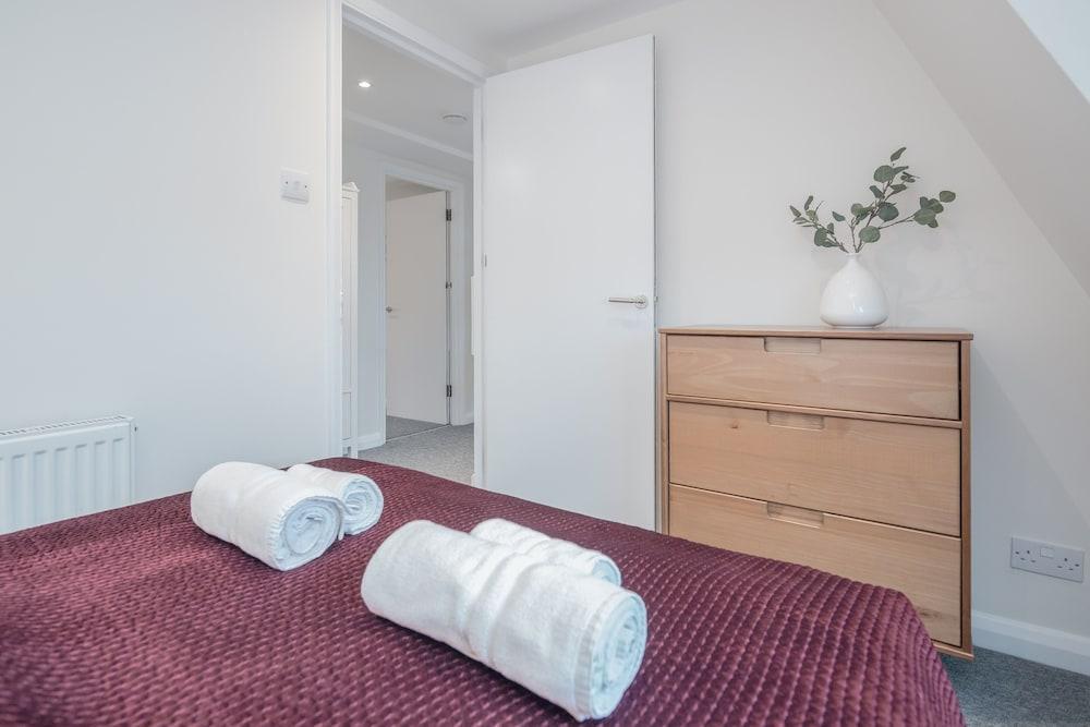 Stunning 2 Bedroom Duplex Apt in Center of Camden 2