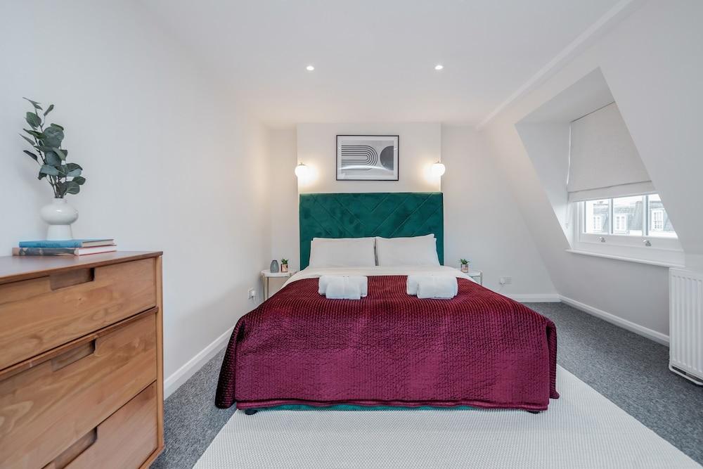 Stunning 2 Bedroom Duplex Apt in Center of Camden 1