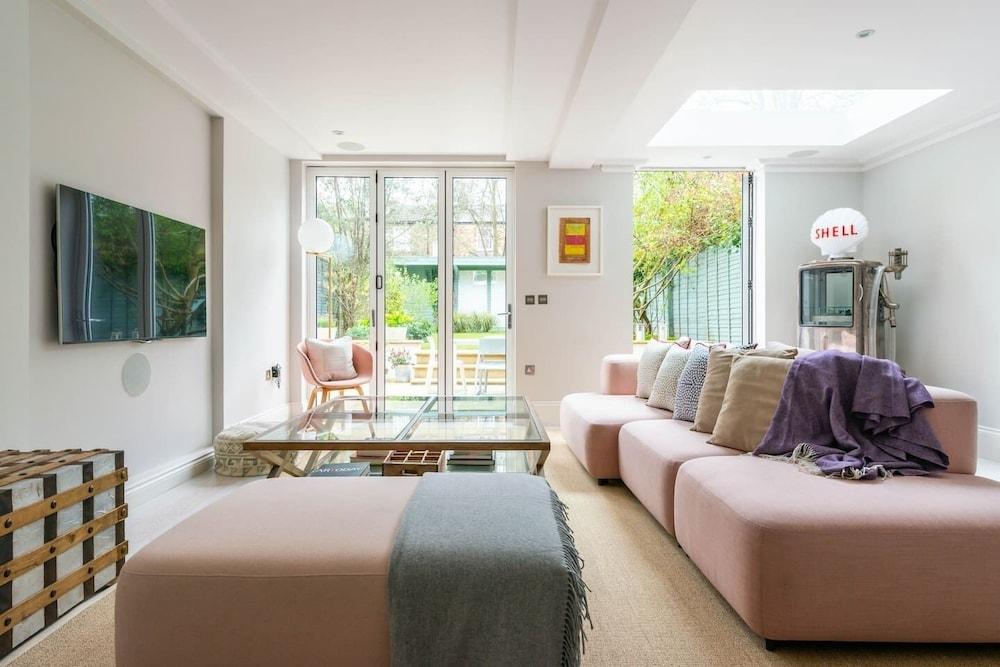 Fantastic 4 Bed House in Iconic Camden