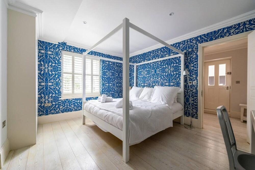 Fantastic 4 Bed House in Iconic Camden 1