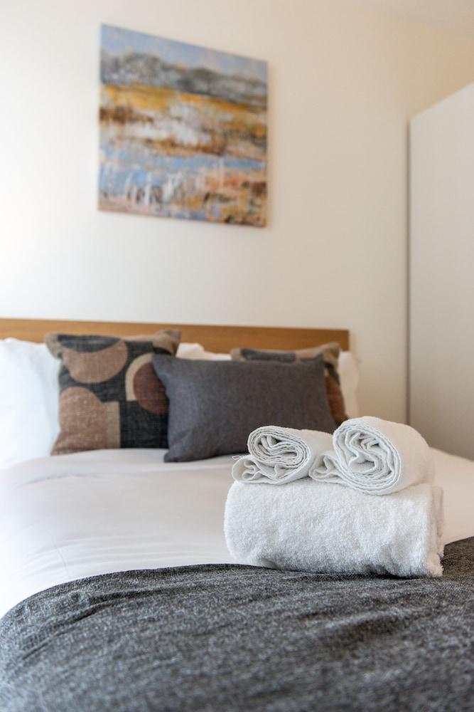 Lt Riverview Apartments - Greenwich 1