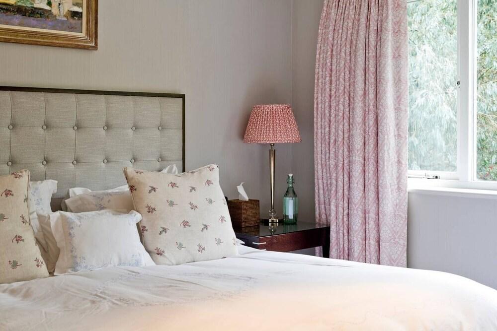 4 Bedroom House, Holland Park 1