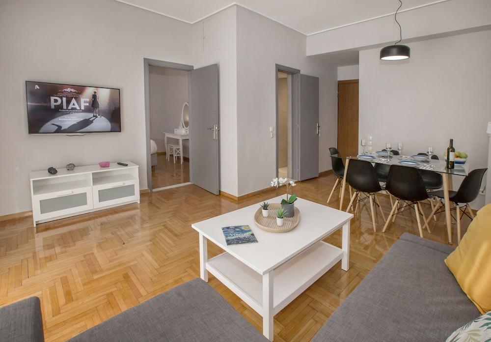 Cozy Apartment in Syntagma - Plaka by Ghh