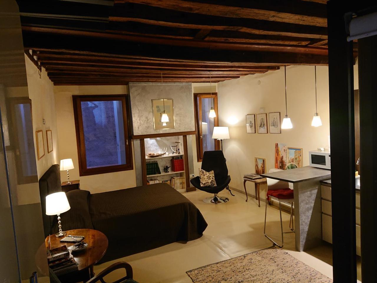 Studio Apartment San Marco 1825 Fully Sanitzd 1