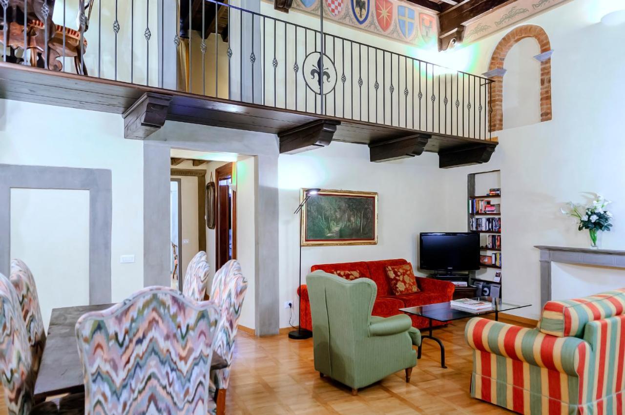 Corno Florentine Apartment by 360rentals