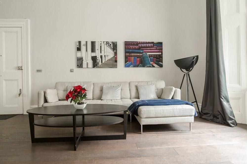Modern 1br Period Property in Kensington