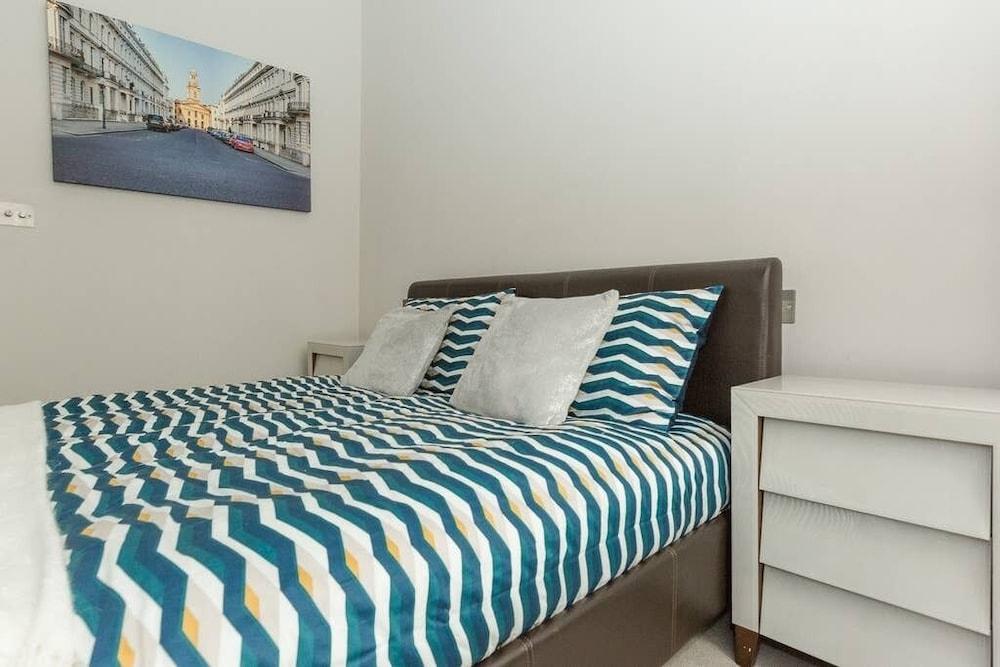 Modern 1br Period Property in Kensington 2