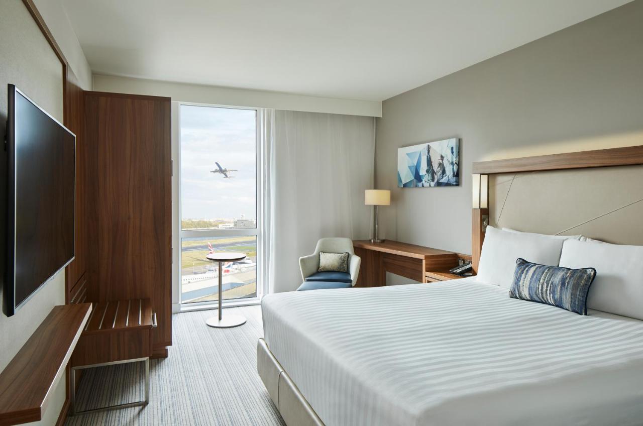 Courtyard by Marriott London City Airport 1