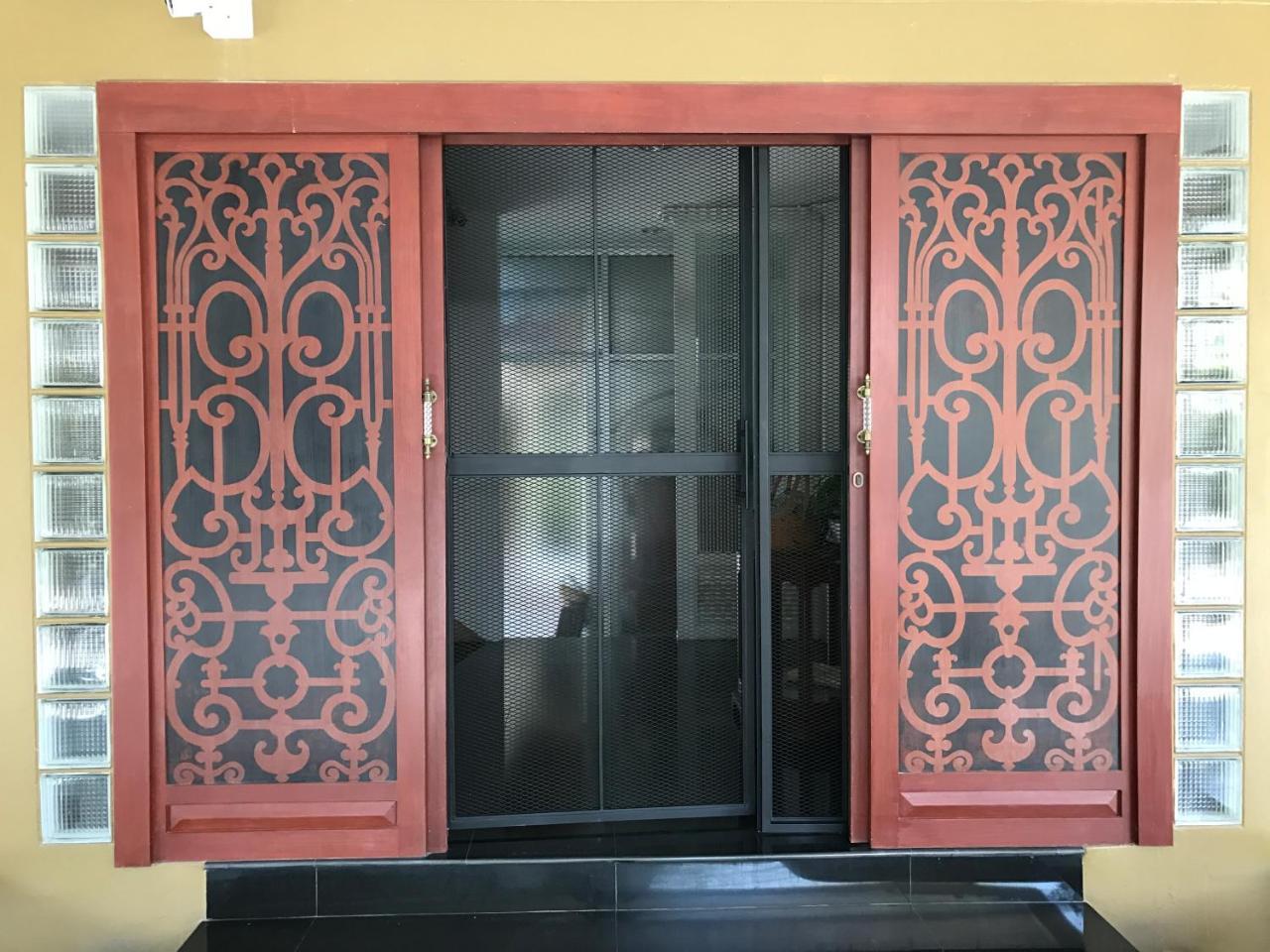 Samsen Suites/ 2 Br Suites for Less 2
