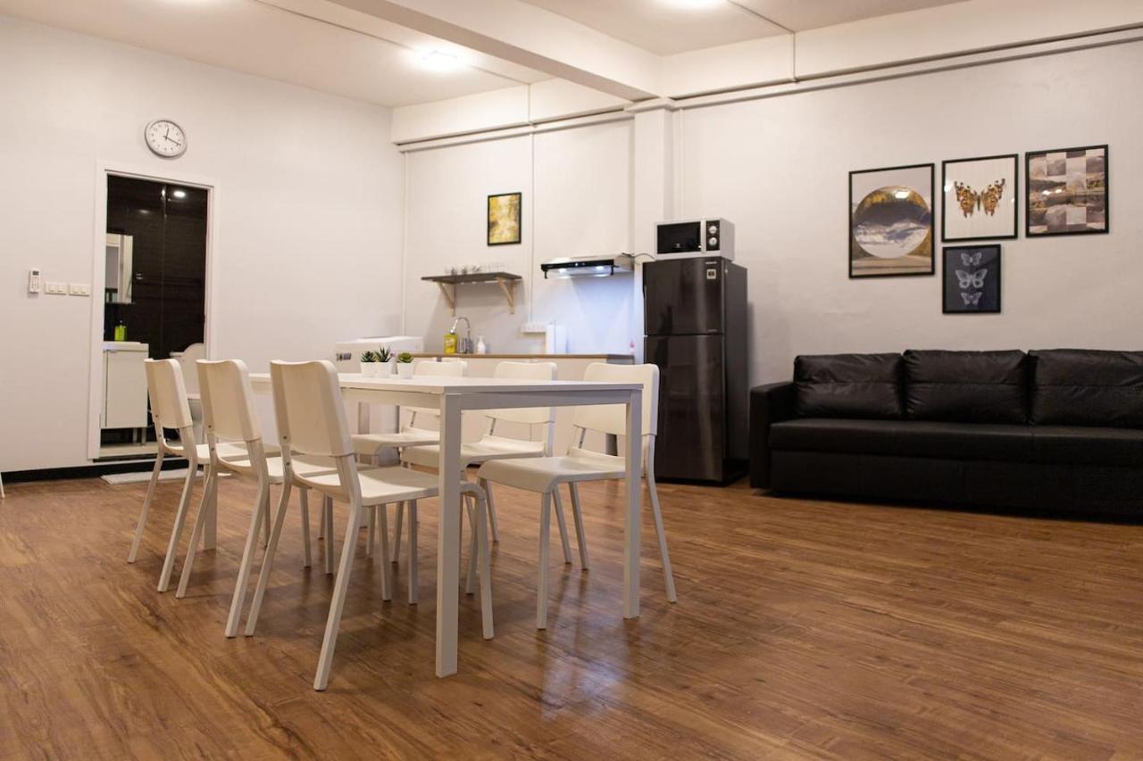 U4 Large 2 Bed Rooms Full Kitchen 200m To Bts