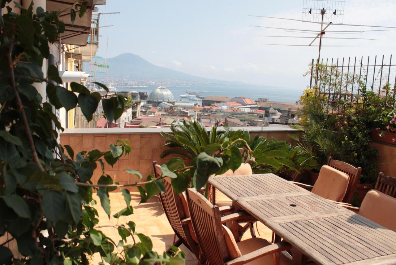 Smile at Vesuvio