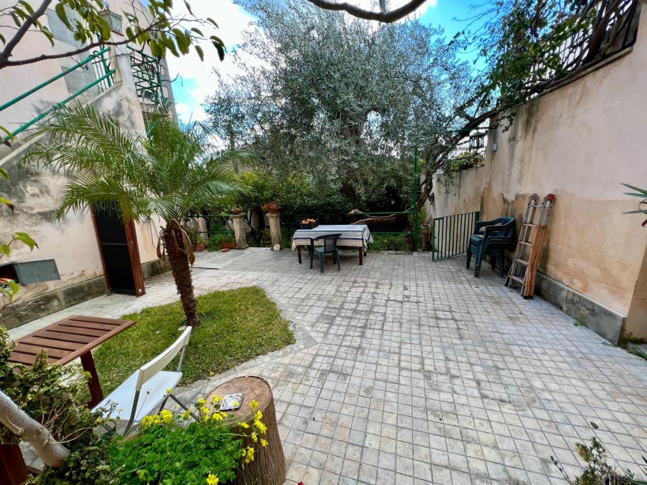 House with Garden 2