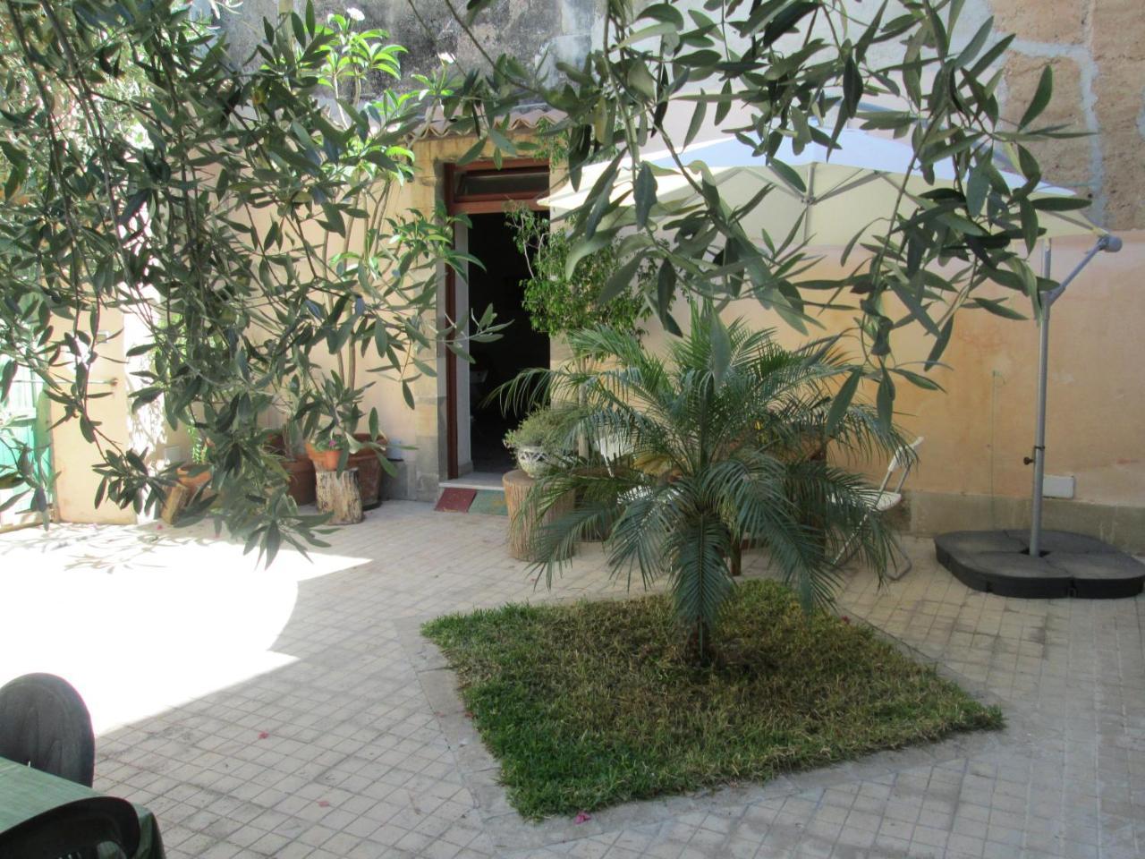 House with Garden 1