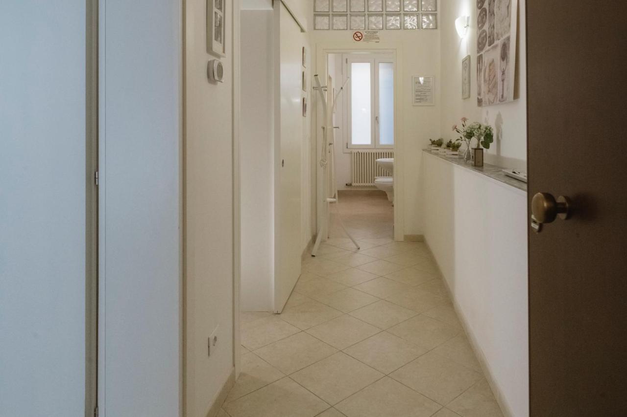 Venezia Biennale Bianco & Rosso 1