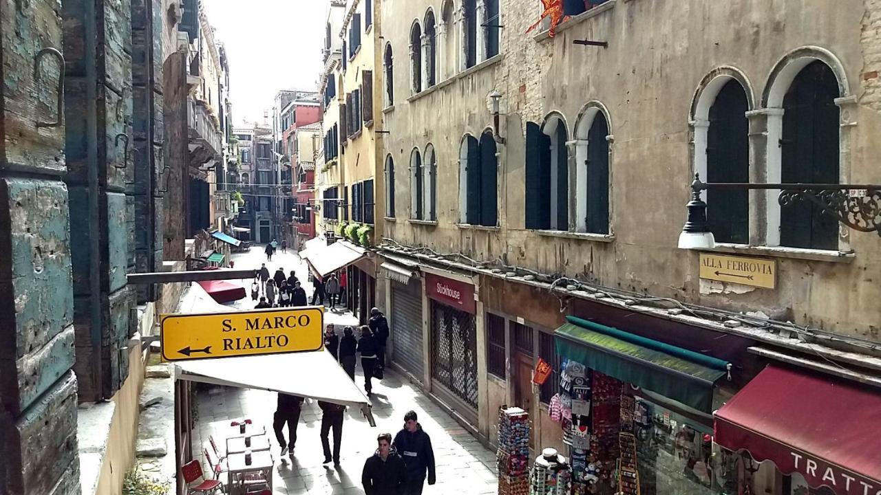 A la Pescaria Studios 1