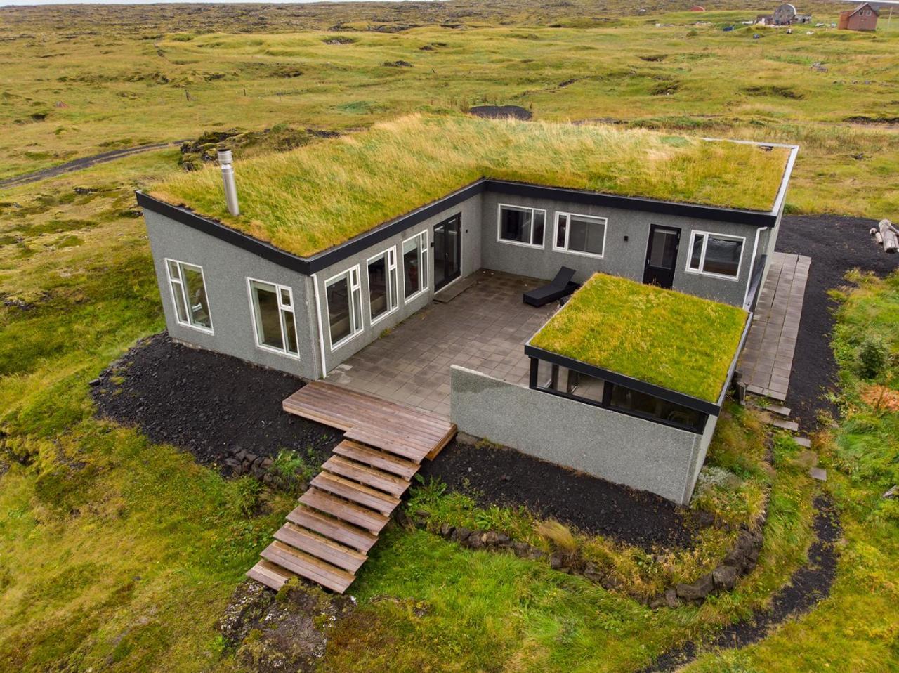 Hvassahraun Cabin by the Sea 2