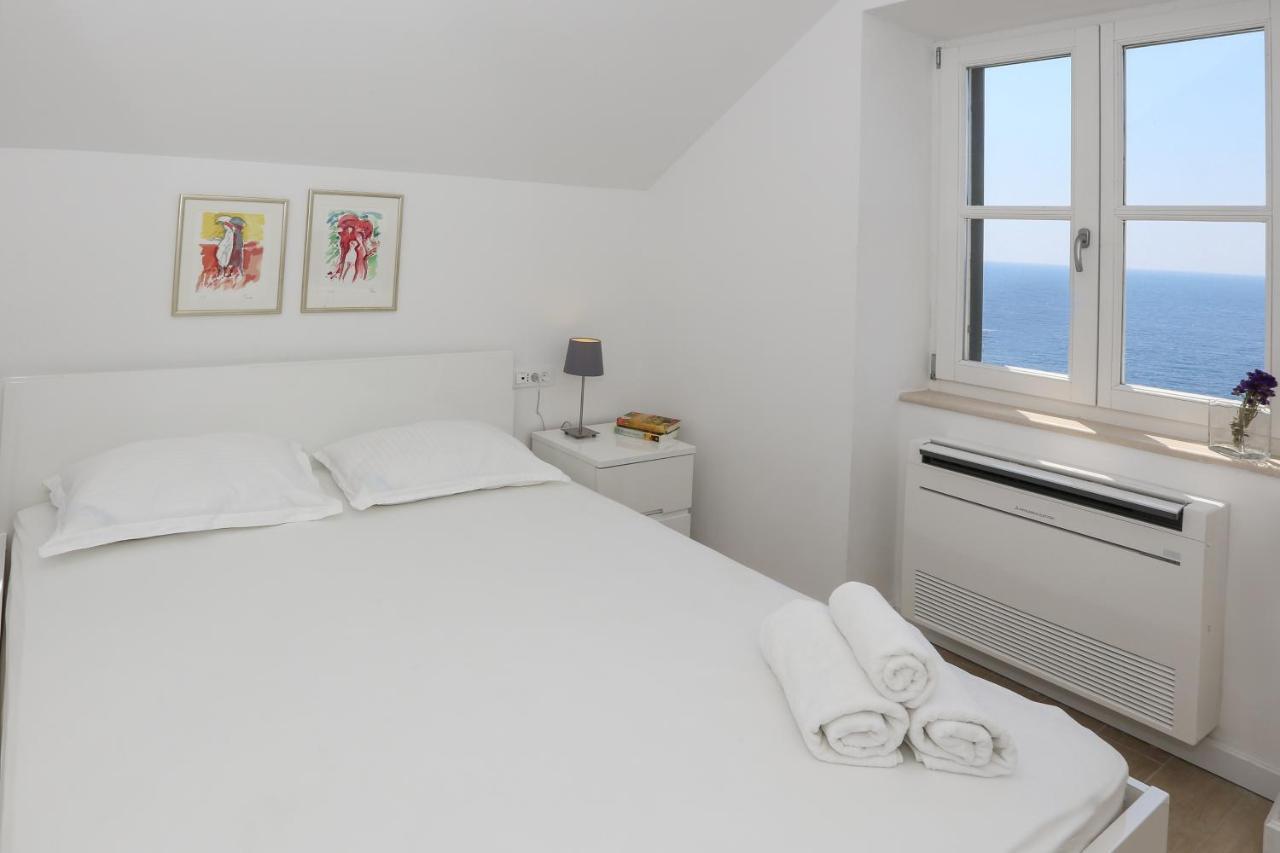 White & Co Villa And Apartments 2