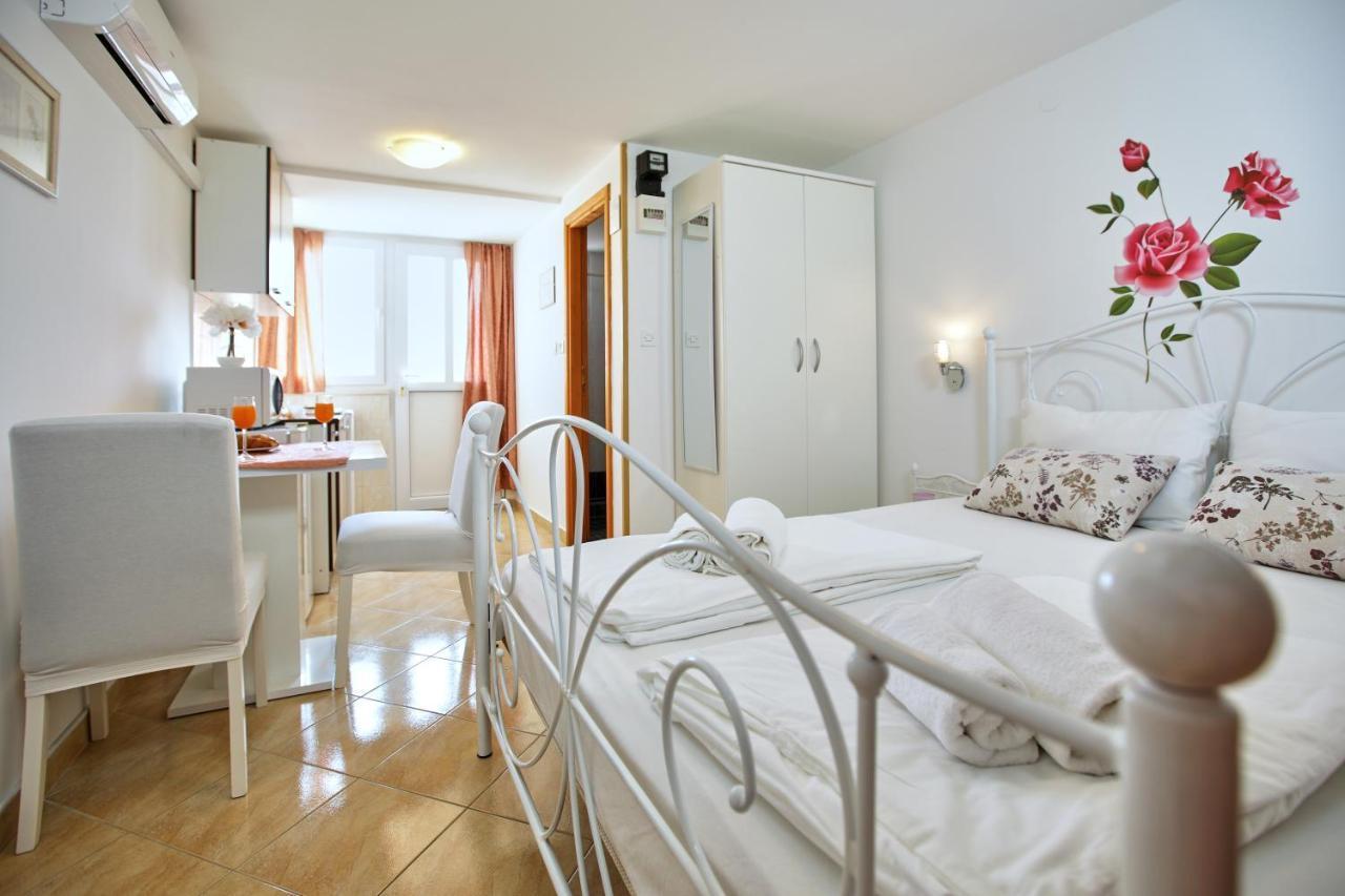 Studio Kristic, Cozy Studio with a Terrace