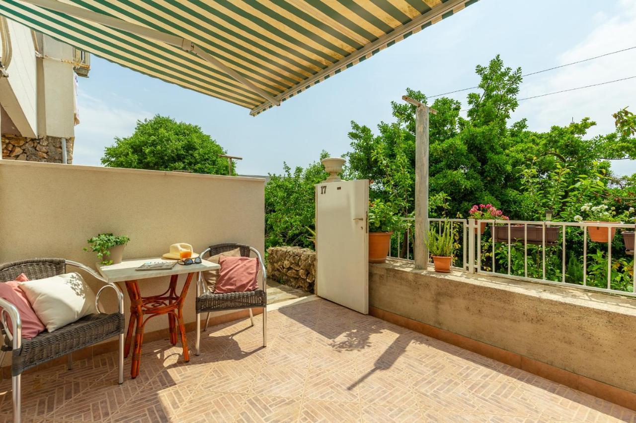 Studio Kristic, Cozy Studio with a Terrace 1