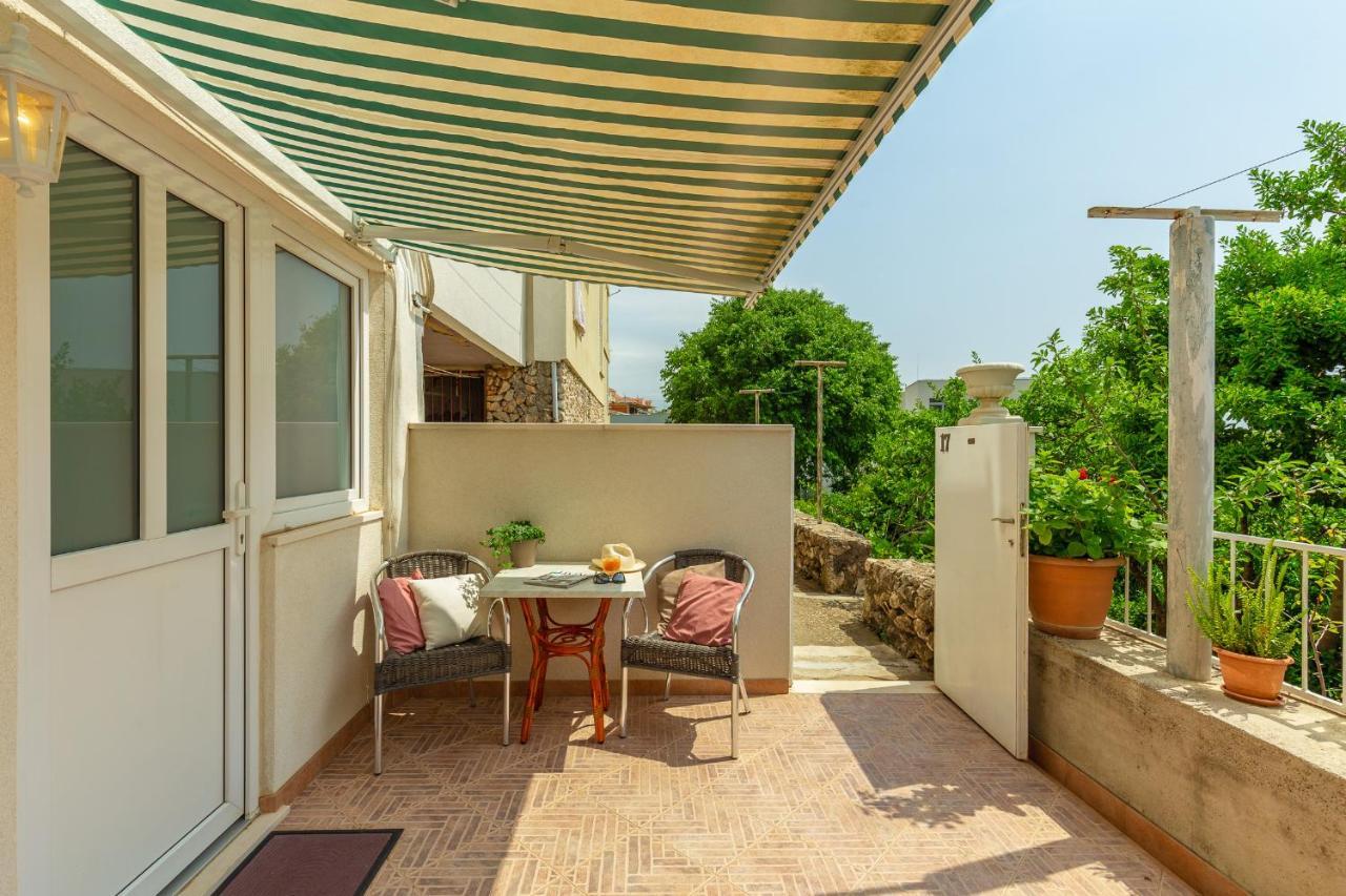 Studio Kristic, Cozy Studio with a Terrace 2