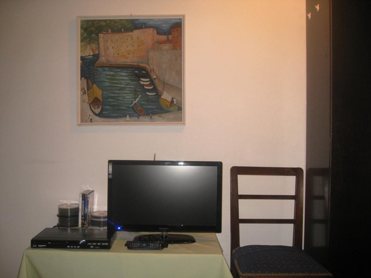 Nikolina Rooms 1