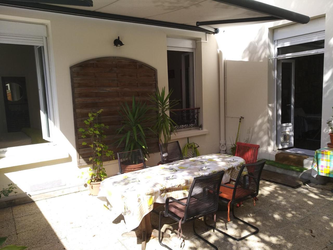 Cosy Rare 2 Bedroom Apartment Around a Private Garden